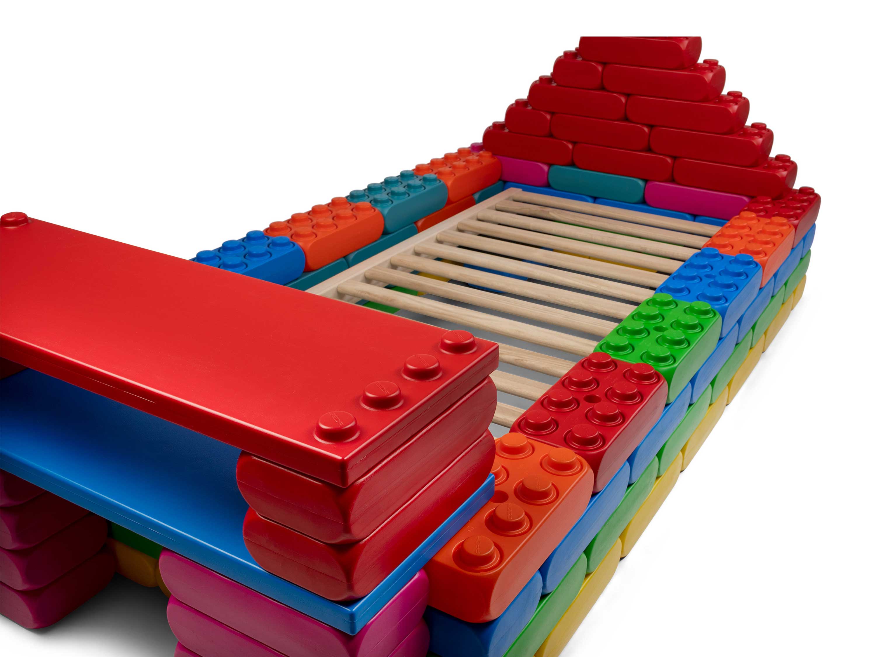 XXL-Funblocks Kinderbett aus Spielbausteinen Isometrischeansicht mit Lattenrahmen